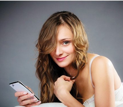 5 WAYS YOUR PHONE IS RUINING YOUR SKIN