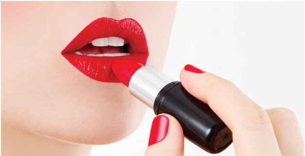 7 EXPERT-APPROVED TIPS TO PULL OFF RED LIPSTICK