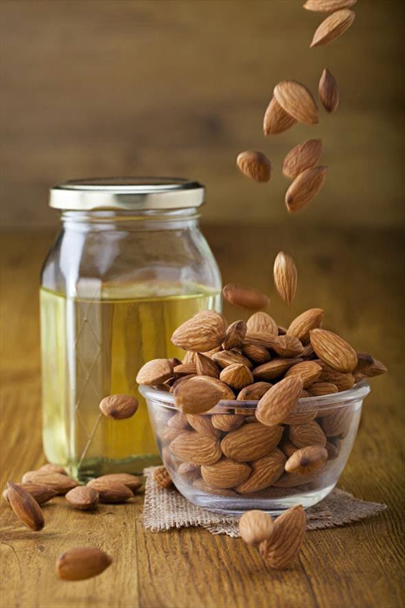 3 WAYS TO USE ALMONDS FOR SOFT AND GLOWING SKIN