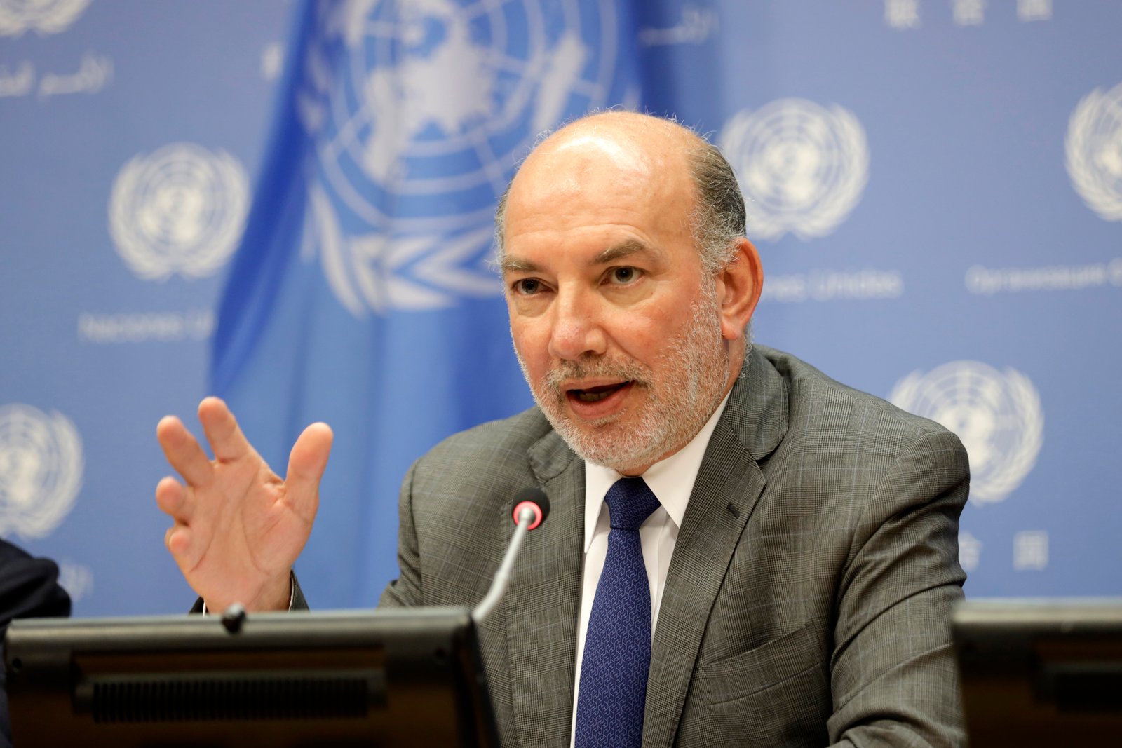 UN urges world to cut carbon emissions by 45% by 2030